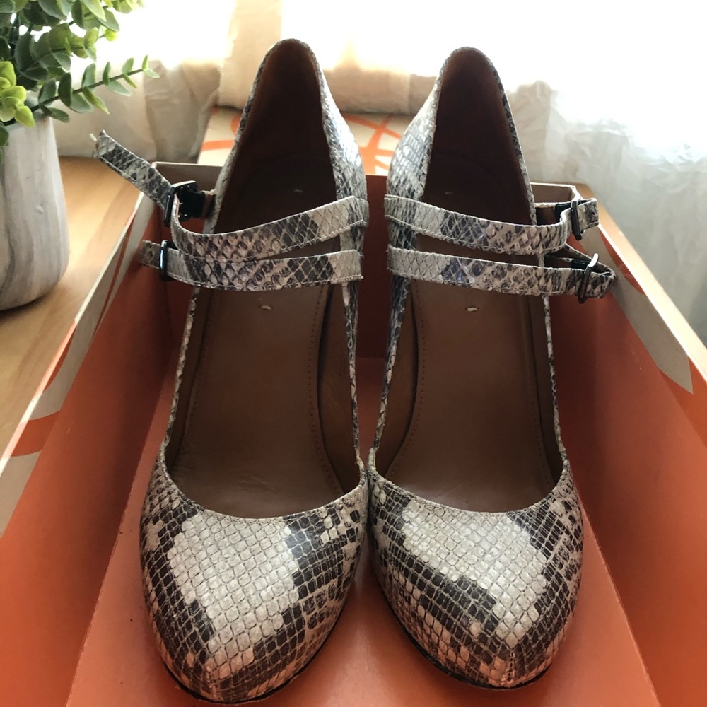 EUC Via Spiga Size 8 Heels